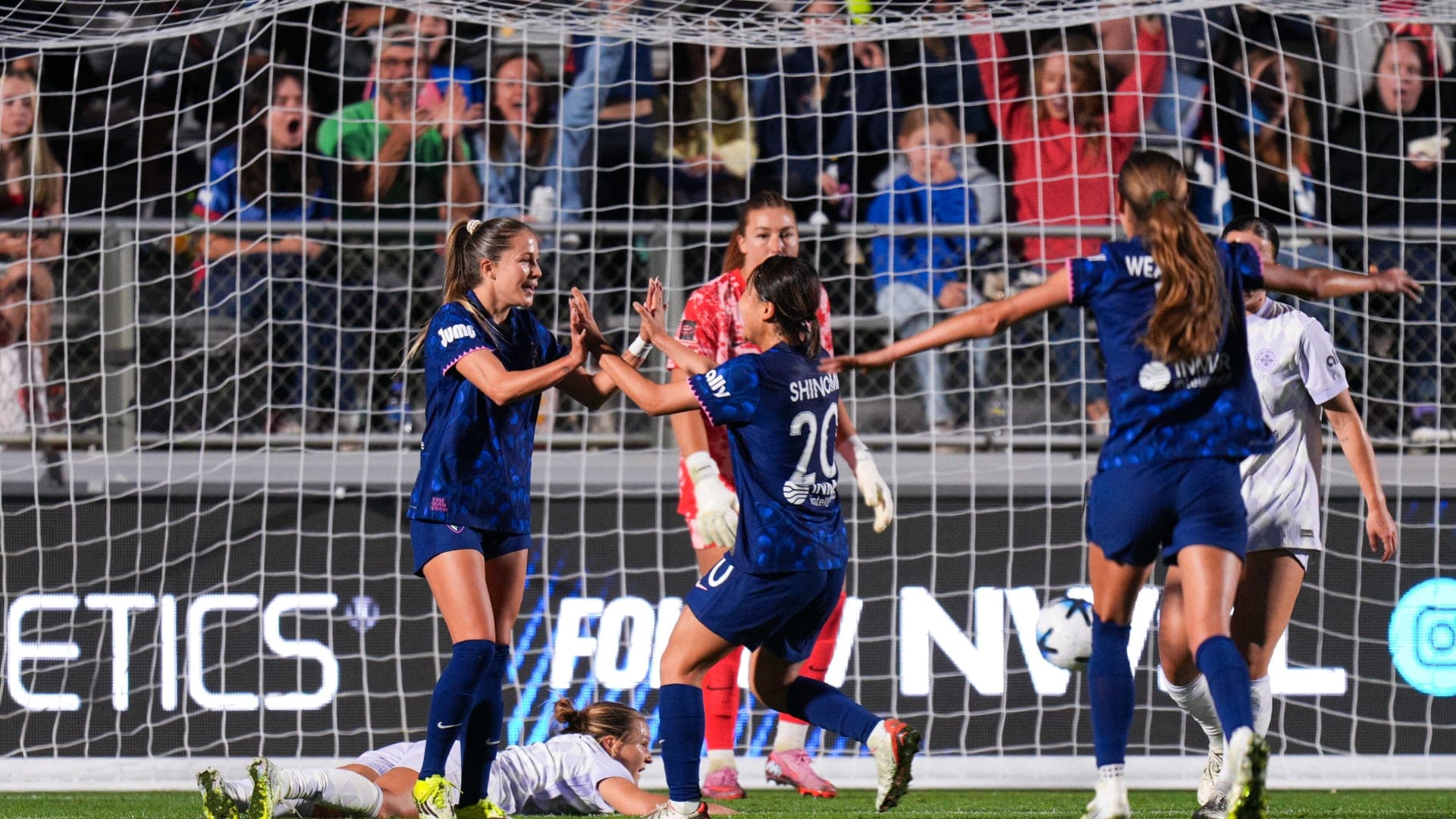 Sanchez scores twice to lead Courage to win in front of record crowd