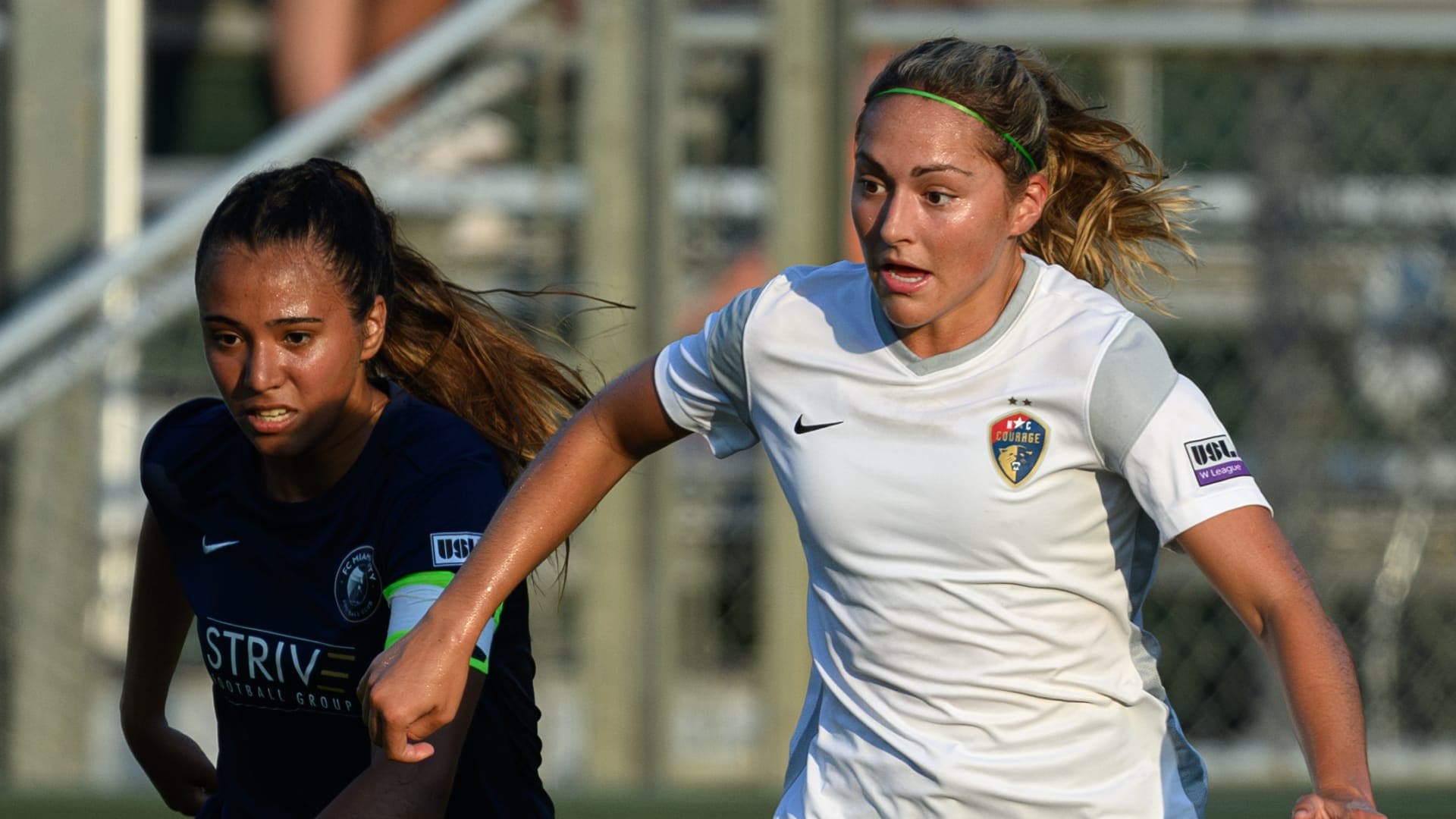(20) Mia Oliaro dribbles (2236-ENR-1)