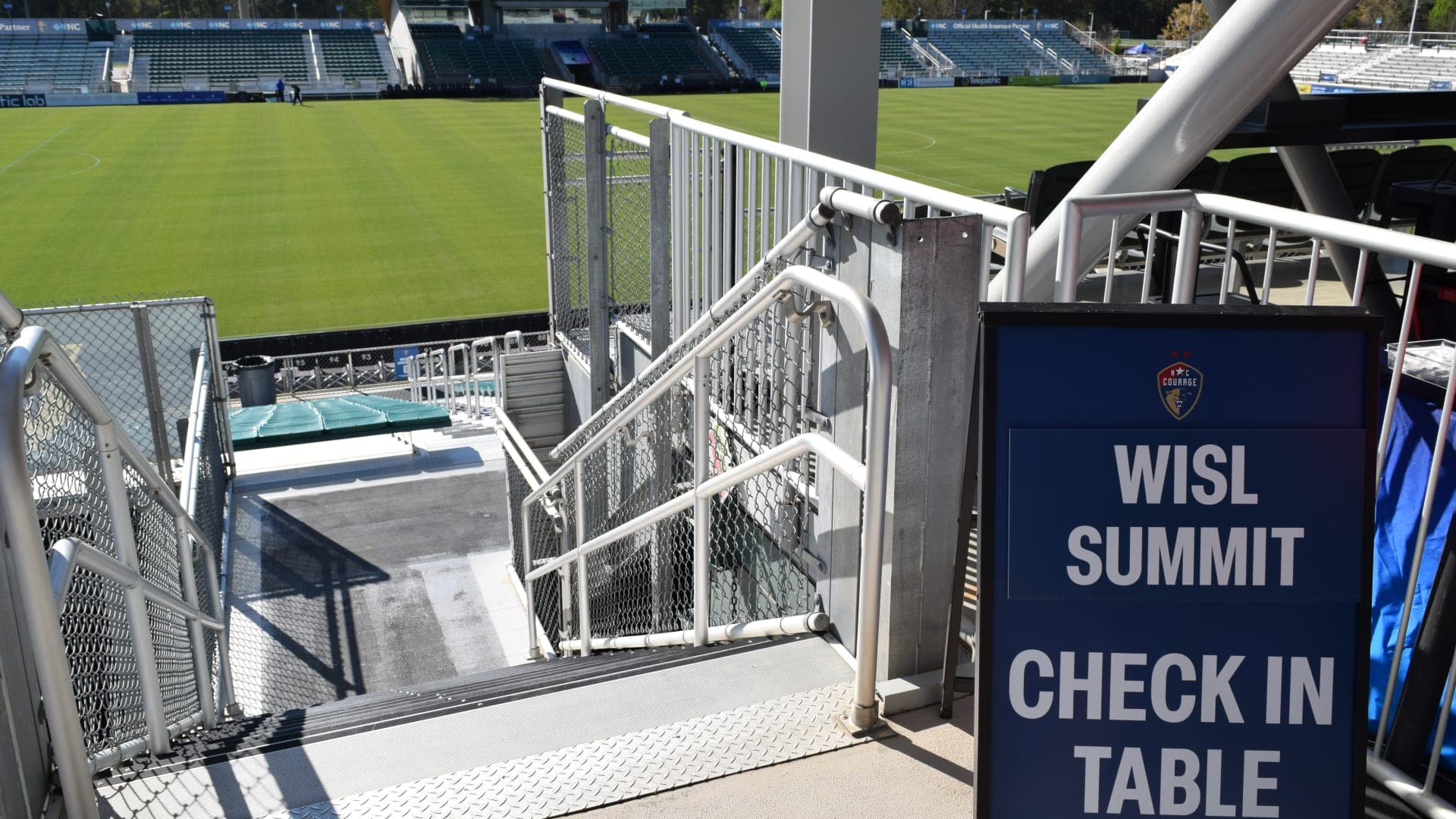 North Carolina Courage, WISL bring college students and professionals together