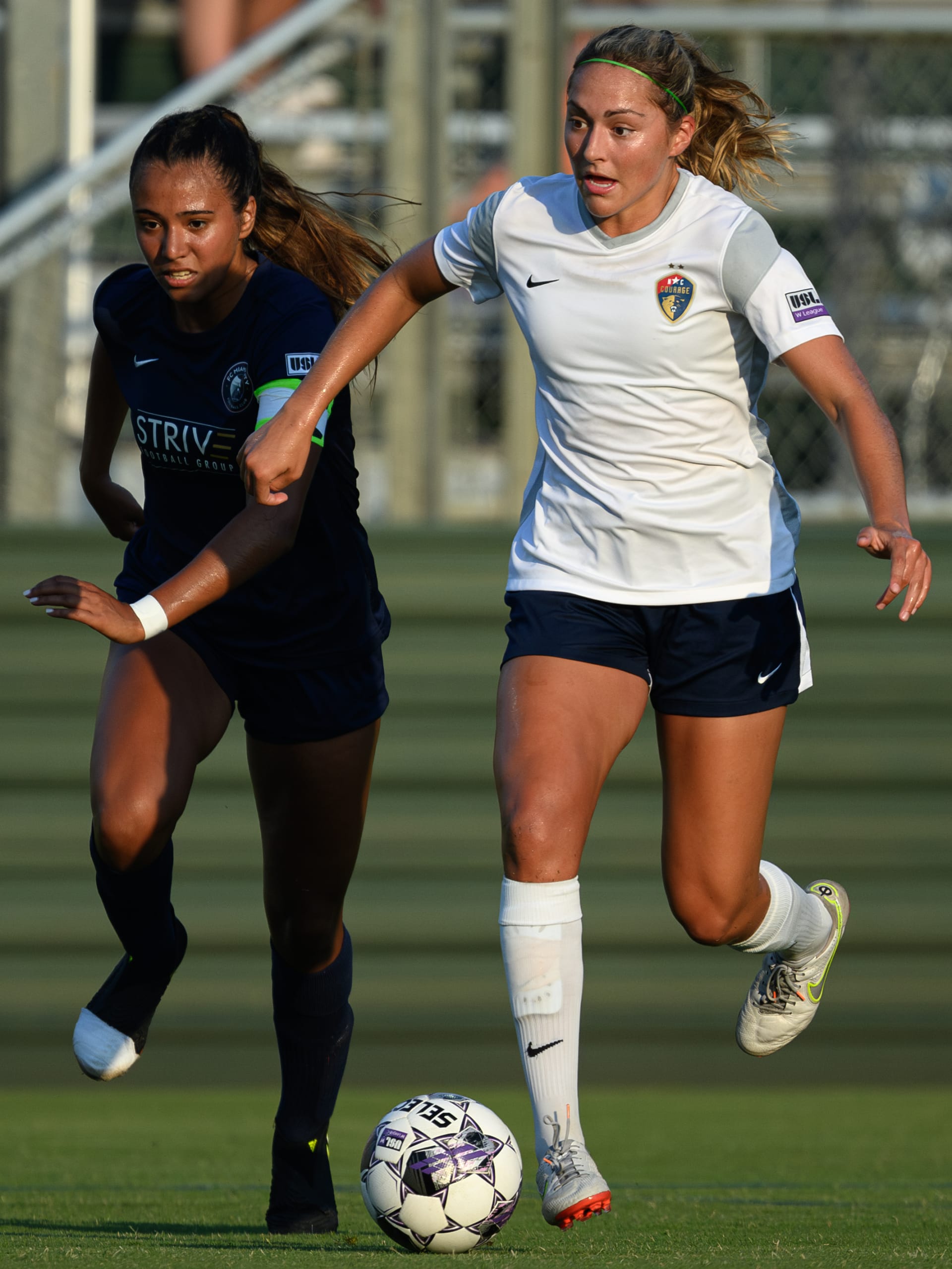 (20) Mia Oliaro dribbles (2236-ENR-1)